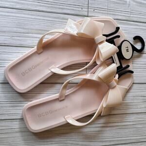 BCBGeneration Glossy  Bow Flat Sandals Sz 7 NWT